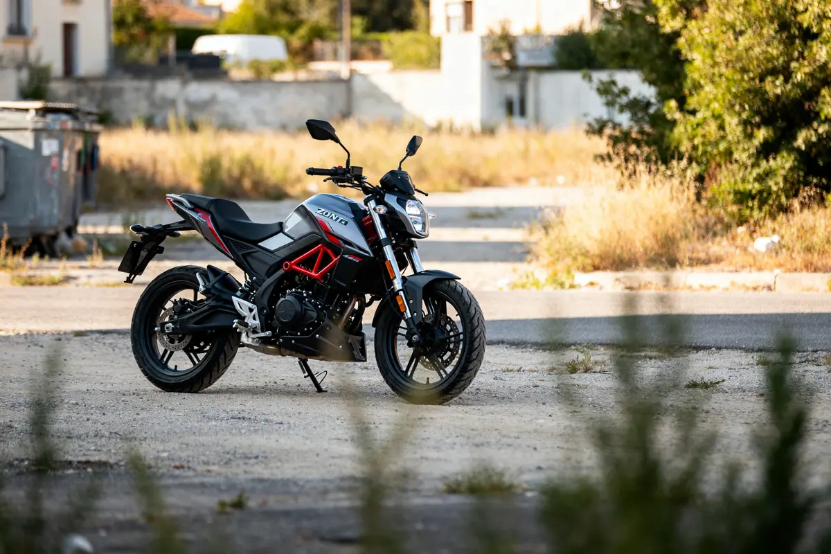 Zontes 125 : gamme complète motos et scooters performants